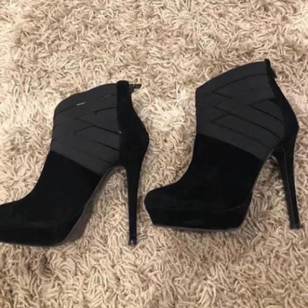 Black boot heals